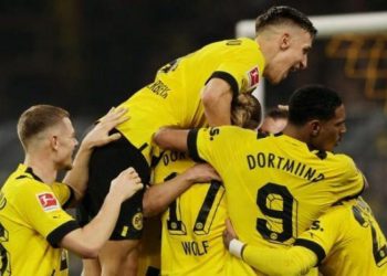 Almanya’da 7 gollü maç! Dortmund liderliğe yükseldi