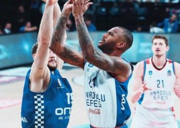 Anadolu Efes evinde 1 sayıyla kaybetti