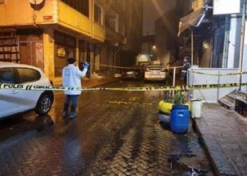 Beyoğlu’nda silahlı saldırı: Yaralılar var!