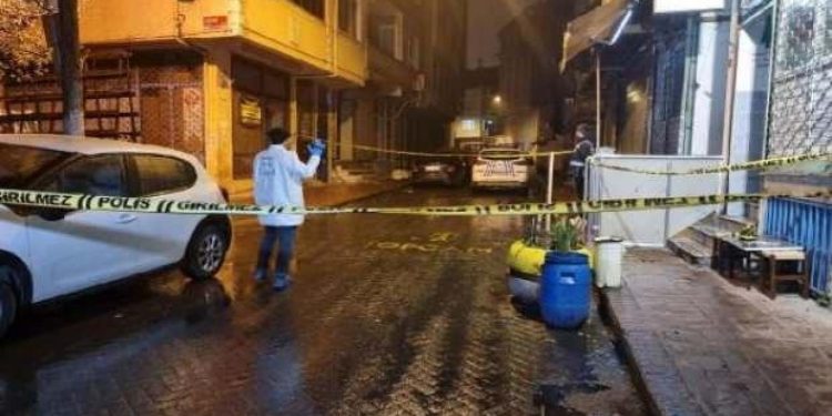 Beyoğlu’nda silahlı saldırı: Yaralılar var!