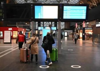 Fransa’da hayat durdu: Kitlesel grev başladı