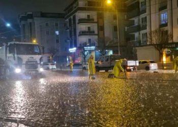 Gaziantep’e bir yılda yağan yağışın dörtte biri dün gece yağdı!