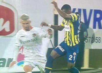 Kısa sürede gündem oldu! Alanya’da tartışılan kırmızı kart pozisyonu