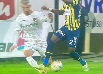 Mete Kalkavan’ı yerden yere vurdular: Hakem falan değil