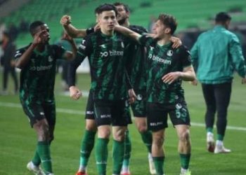 Sakaryaspor 10 kişi kalan Bodrumspor’a acımadı!
