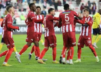 Sivasspor nefes aldı! Ankaragücü 2 golle yıkıldı