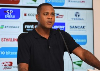 Patrick Kluivert: Turu daha geçmedik