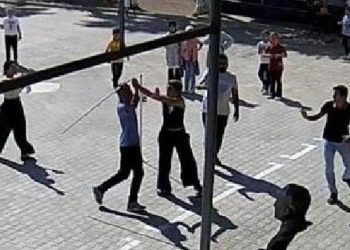 Okumasını istemediği kız kardeşinin okulunu bastı, dehşet saçtı!