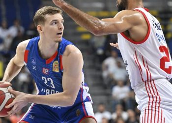 Anadolu Efes, Bahçeşehir Koleji karşısında zorlanmadı