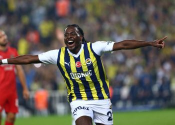 Osayi Samuel, takım arkadaşını öve öve bitiremedi