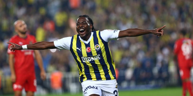 Osayi Samuel, takım arkadaşını öve öve bitiremedi